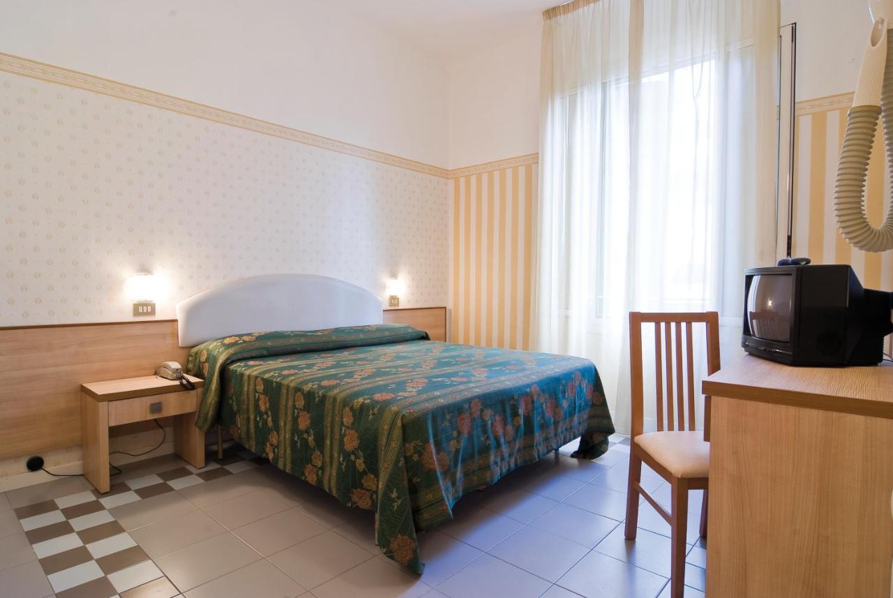 Hotel Loris - Valentini Family Village Белларія-Іджеа-Марина Екстер'єр фото