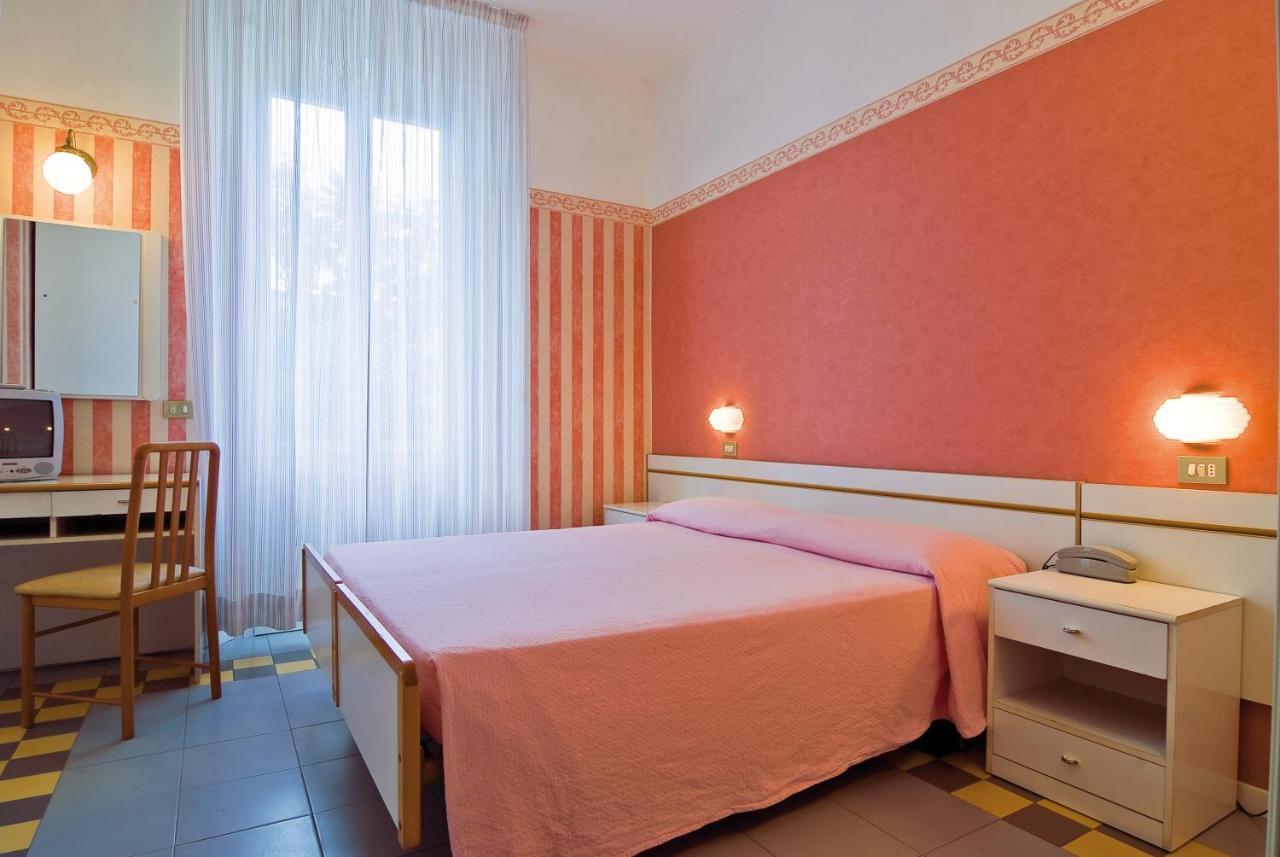 Hotel Loris - Valentini Family Village Белларія-Іджеа-Марина Екстер'єр фото