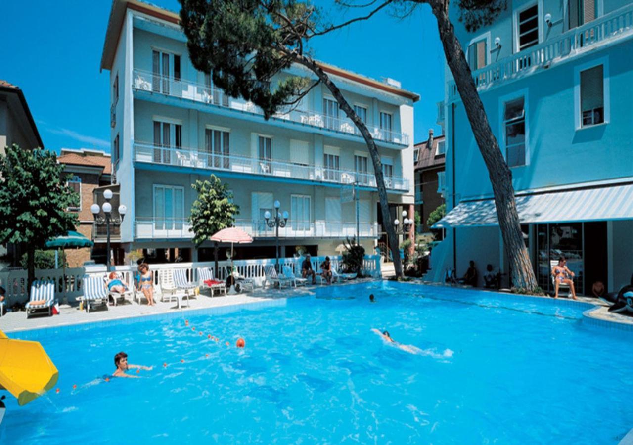 Hotel Loris - Valentini Family Village Белларія-Іджеа-Марина Екстер'єр фото
